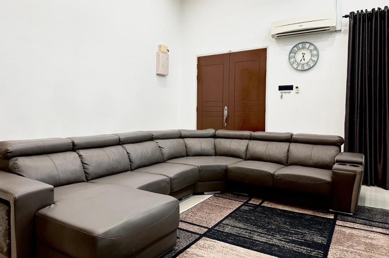 Bandar Melaka Family Bungalow Private Pool Bbq Wifi Netflix ภายนอก รูปภาพ