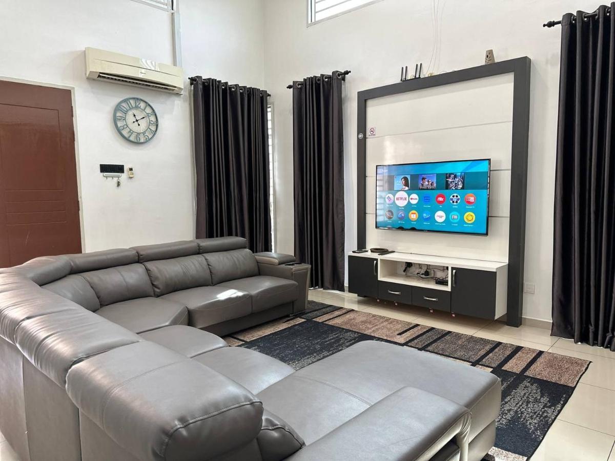 Bandar Melaka Family Bungalow Private Pool Bbq Wifi Netflix ภายนอก รูปภาพ