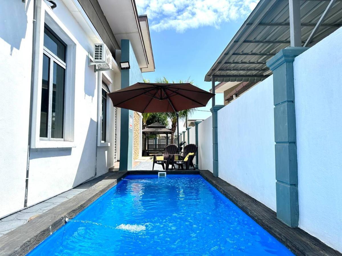 Bandar Melaka Family Bungalow Private Pool Bbq Wifi Netflix ภายนอก รูปภาพ