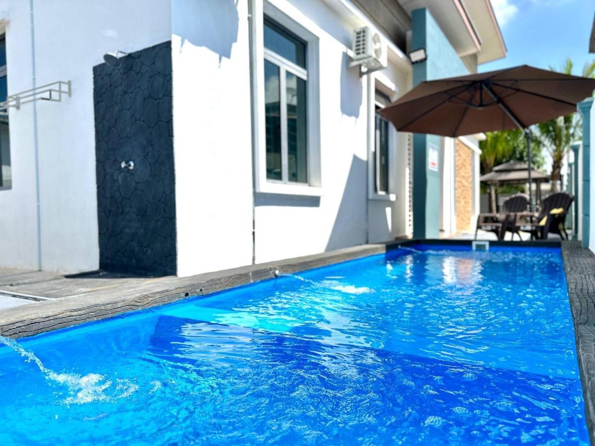 Bandar Melaka Family Bungalow Private Pool Bbq Wifi Netflix ภายนอก รูปภาพ